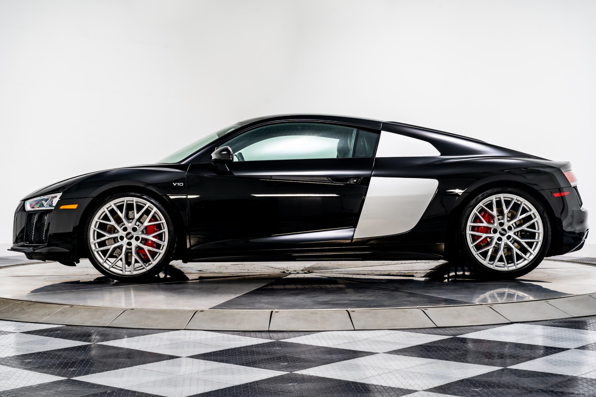 audi r8 black and gold