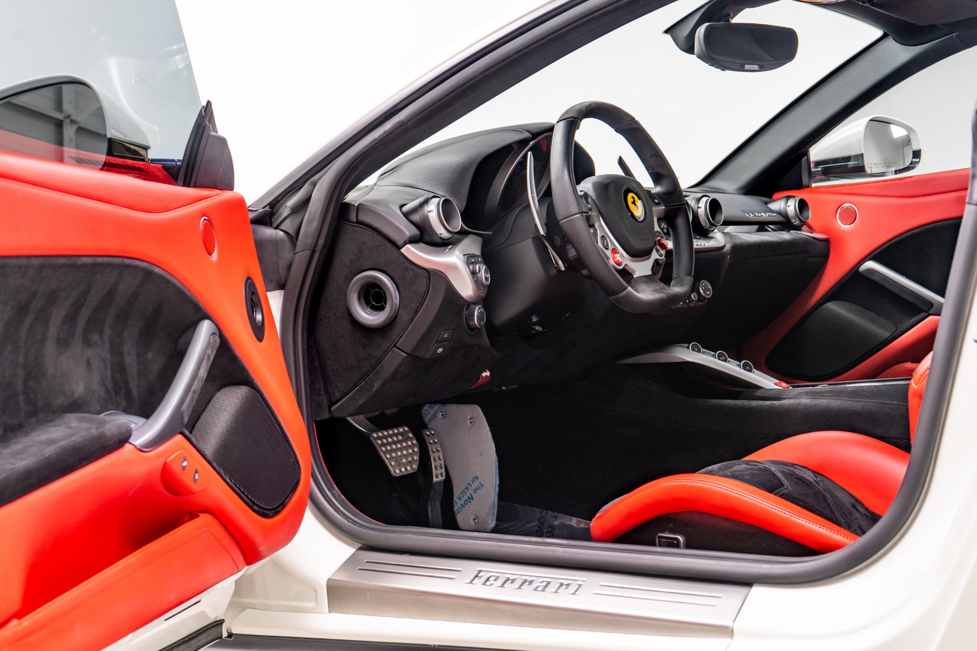 Ferrari F12berlinetta Price, Interior, & Engine Specs