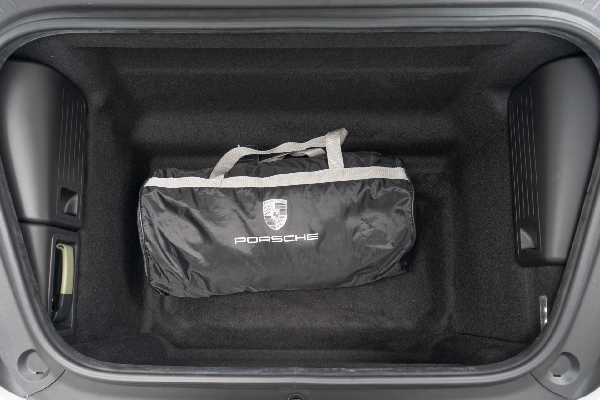 19V69 ITALIA Vintage 29 Expandable Spinner Suitcase (Bianco White