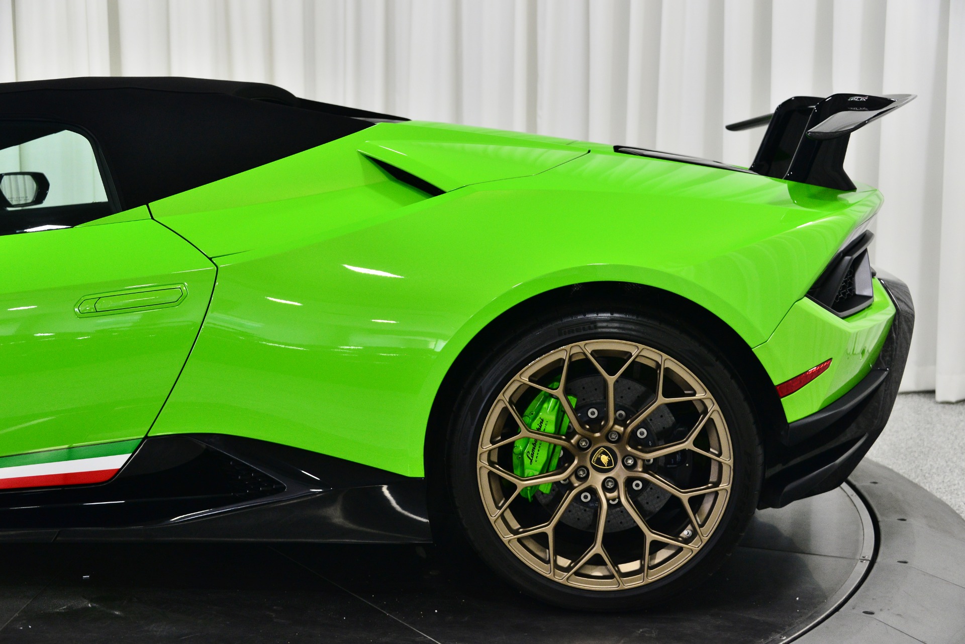 The Lamborghini Huracán Performante Wrangles the Wind for Supercar