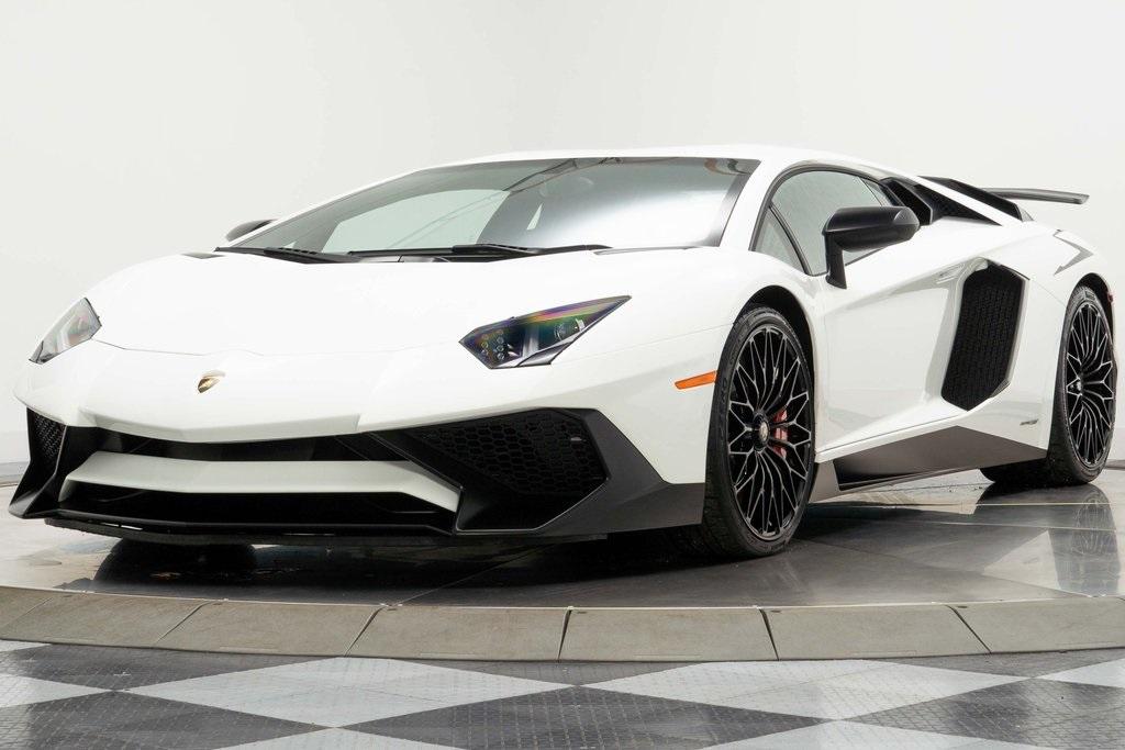 Pow Pow !, Lamborghini Aventador , Avenue George V Louis V…