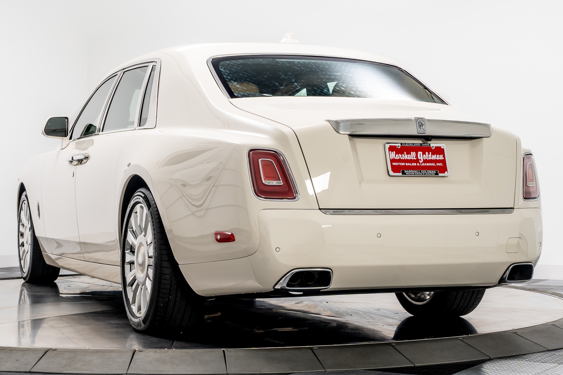 2018 Rolls-Royce Phantom Specs, Price, MPG & Reviews