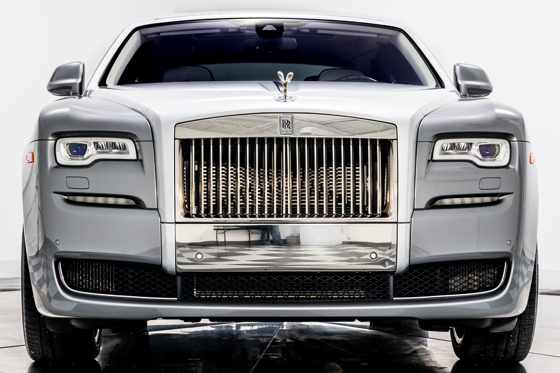 Rolls-Royce's New $300,000 Ghost Is Absolutely Loaded With Technology  [PHOTOS]